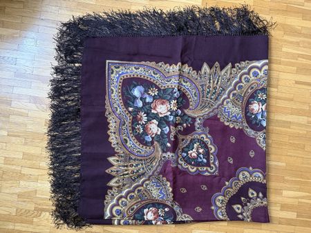 Pavlovo Posad Russian wool shawl