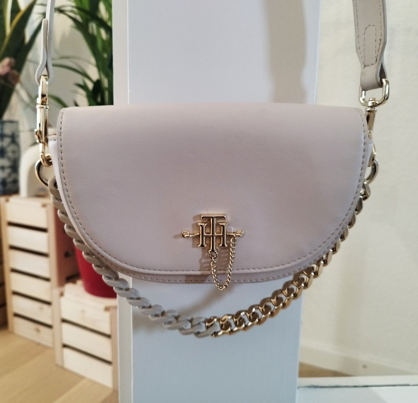 Tommy Hilfiger Taschen für Damen: Crossbody Tasche von Tommy Hilfiger – Gebraucht aus Bülach von verasara 1