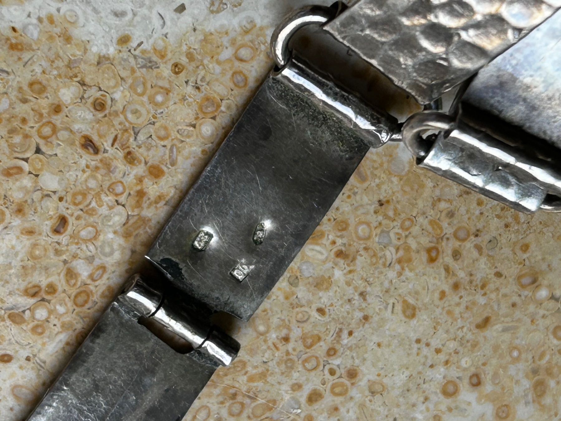 Bracciali & Braccialetti: Vintage Silberarmband, graviert, Hammerschlagmuster – Usato da Dittingen venduto da Bijoubelle 4