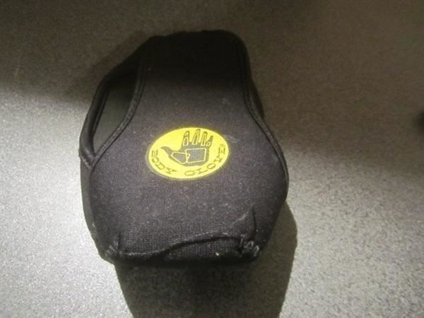 Covers & Schutzfolien: Handy-Tasche schwarz, aufklappbar – Gebraucht aus Zürich von Motzkuh