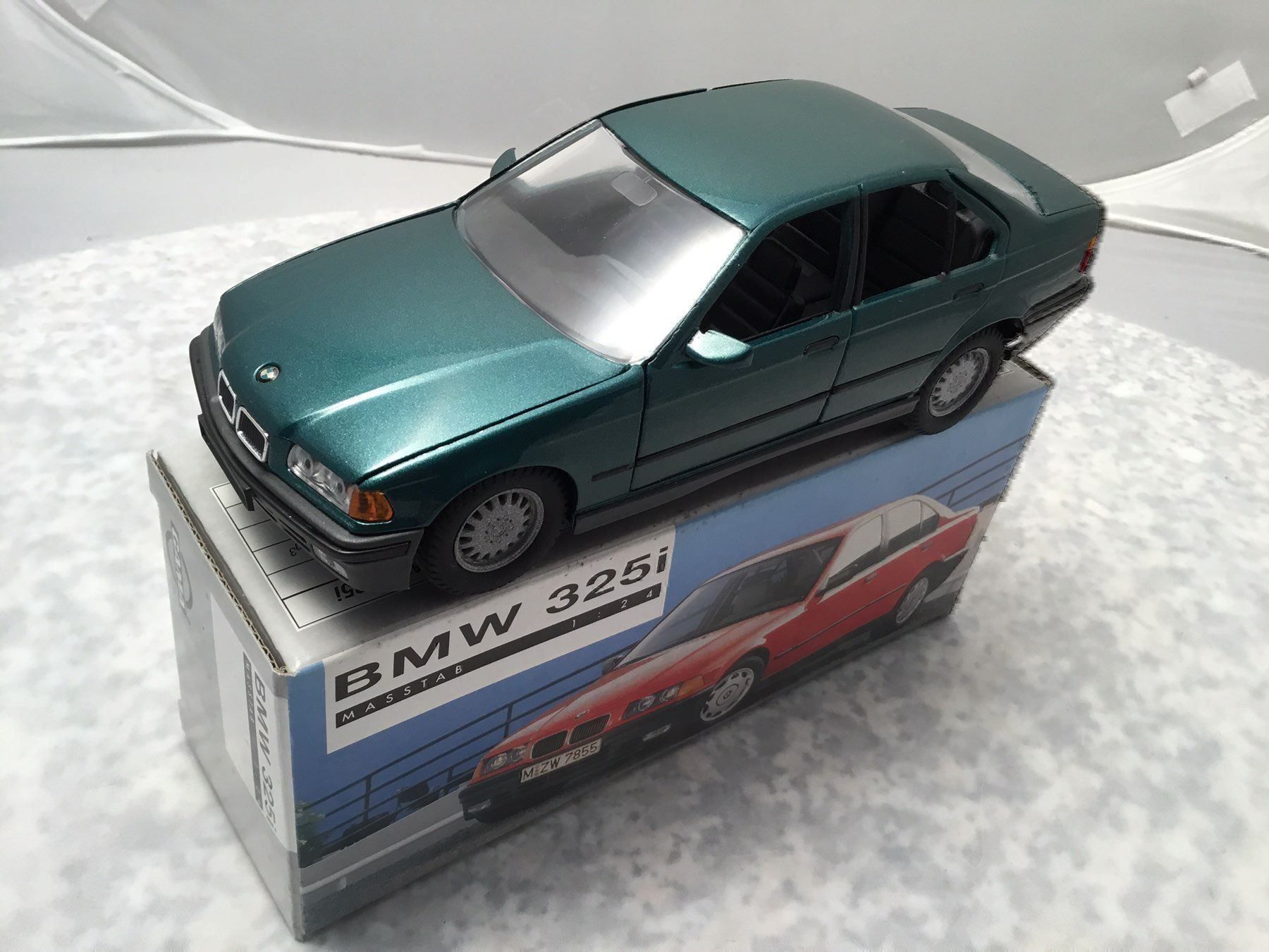 BMW Modellini d'auto: BMW 3er Reihe ( E36 ) – Nuovo e nell'imballaggio originale da Erlenbach im Simmental venduto da Model_box 2