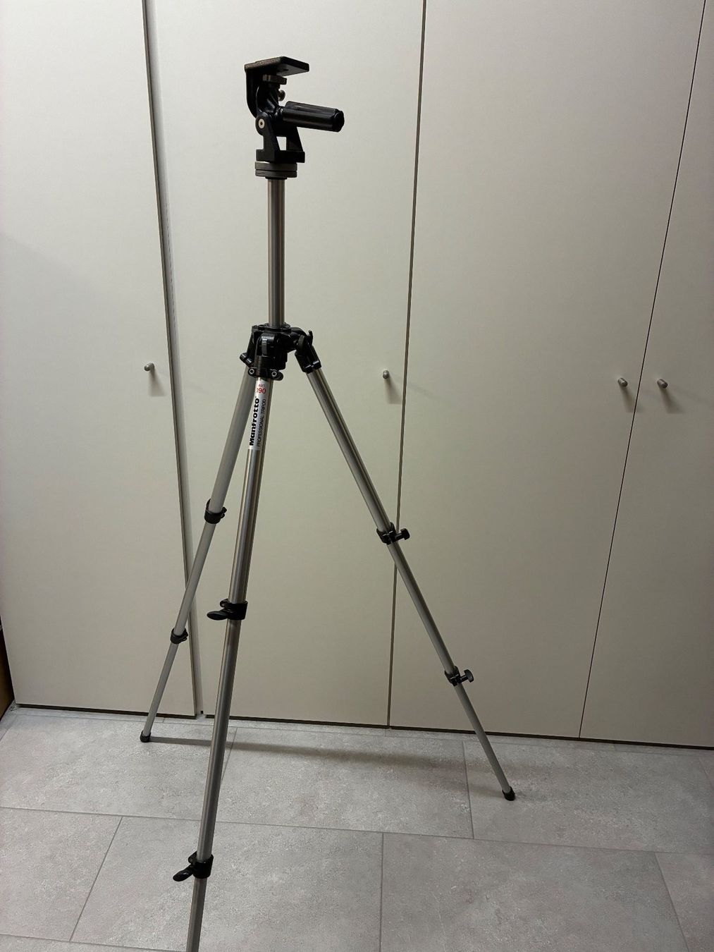 Manfrotto Stative & Stativköpfe: Stativ, Manfrotto Professional Tripod Art. 190 – Gebraucht aus Wäldi von 1491Dominik
