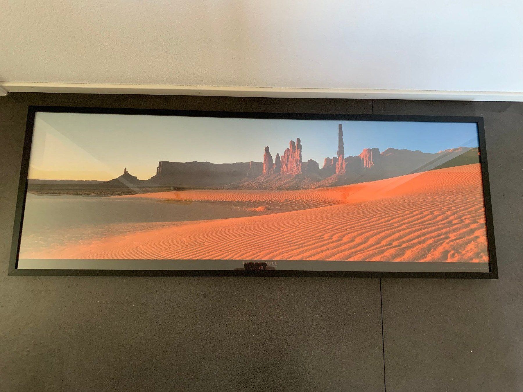 Poster & Bilder: Bild mit Holzrahmen schwarz "Totem Pole Monument Valley" – Gebraucht aus Fribourg von tschjoly