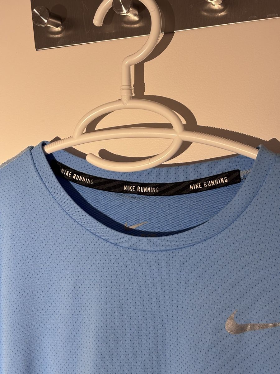 Nike T-shirt: Nike Running T-Shirt – Usato da Jona venduto da yan_sg85 1