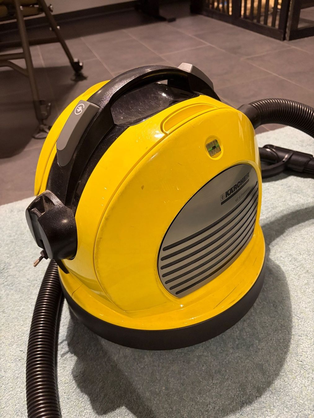 Staubsauger & Zubehör: Kärcher VC6 Premium CH-Version – Gebraucht aus Wilen b. Wollerau von ellaro 1