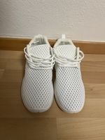 Weisse Atmungsaktive Schuhe