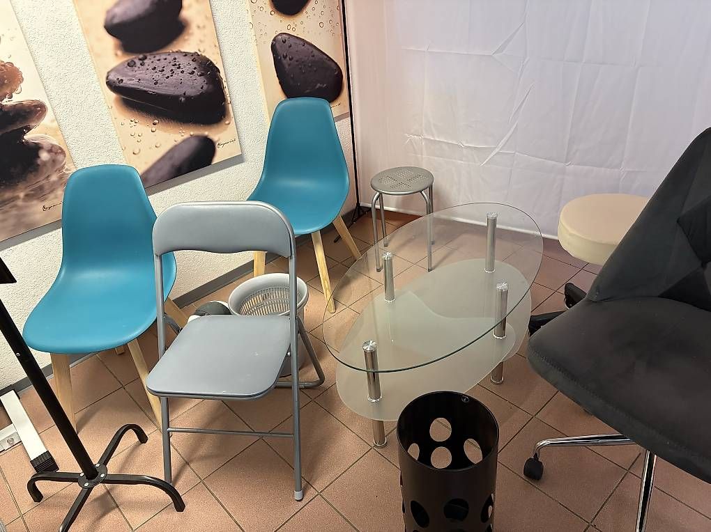 Set di tavolo e panche: Diverse Möbel gratis  – Usato da Fribourg venduto da boebele88