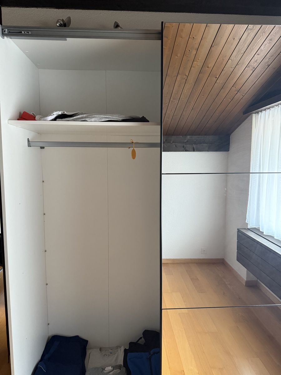Armoires: Schwebetürenschrank – D'occasion à Lungern par dia_r6l8 2