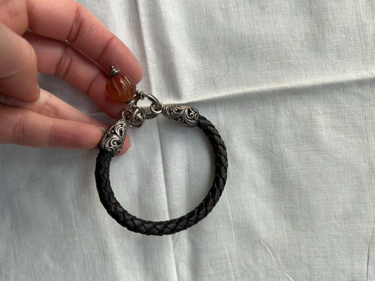 Bracciali & Braccialetti: Geflochtenes Lederaband Silber Karneol – Usato da Birsfelden venduto da Exclusivity 1