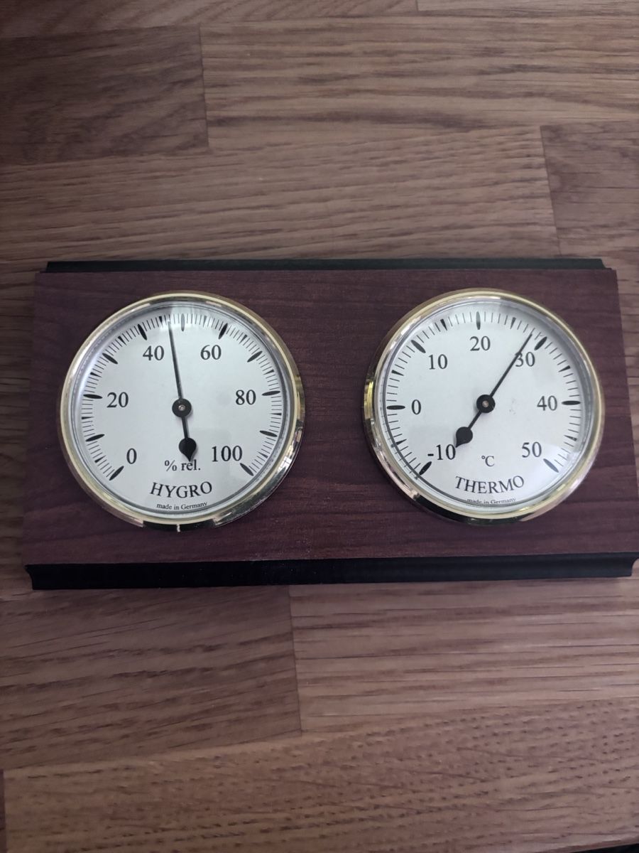 Messen: Thermo-Hygrometer Wandgerät Holzgehäuse – Gebraucht aus Zürich von Planetmax