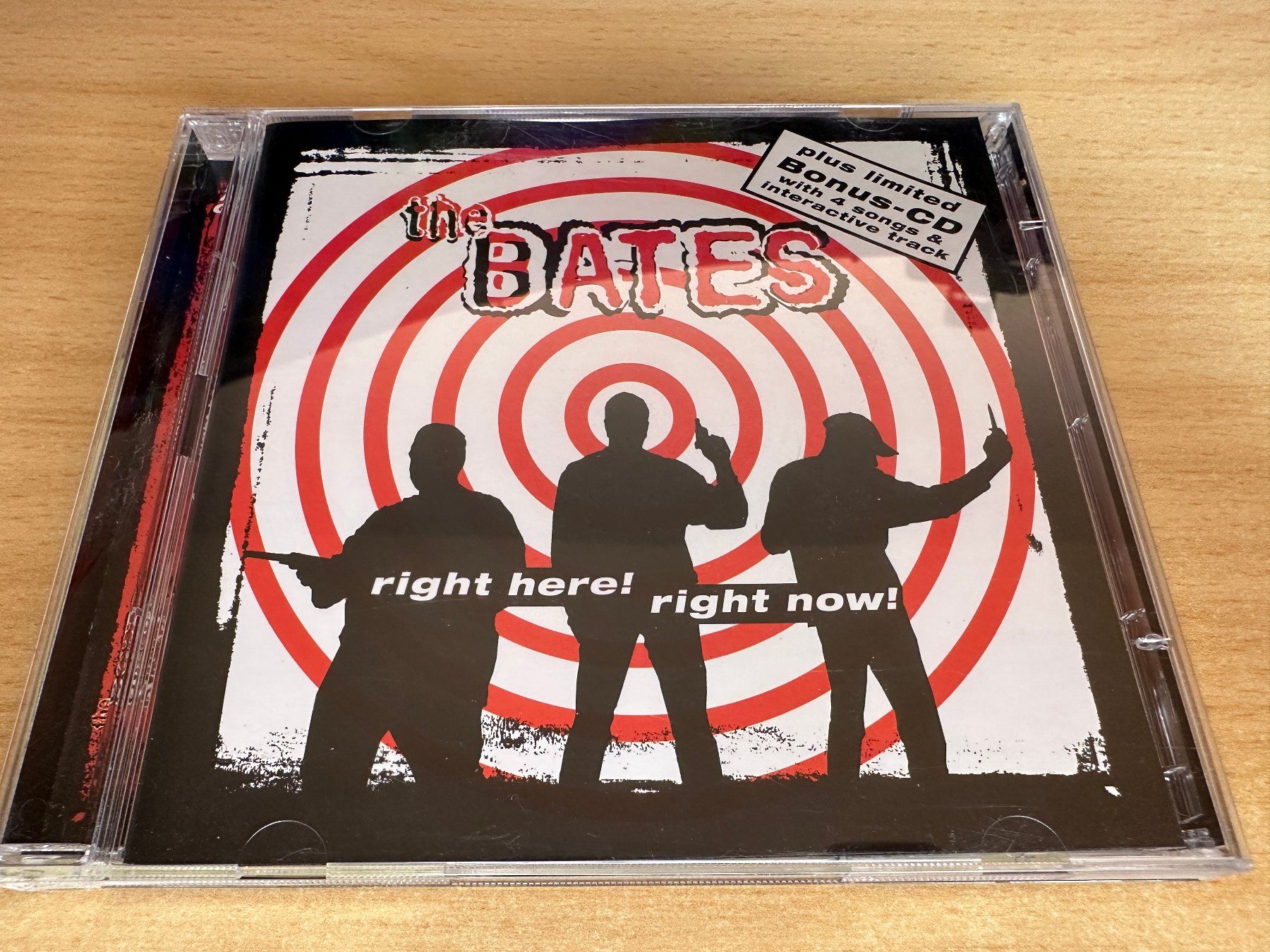 CD: B2 The Bates – Right Here! Right Now! - 2 CD – Usato da Rikon im Tösstal venduto da Alpenmutz