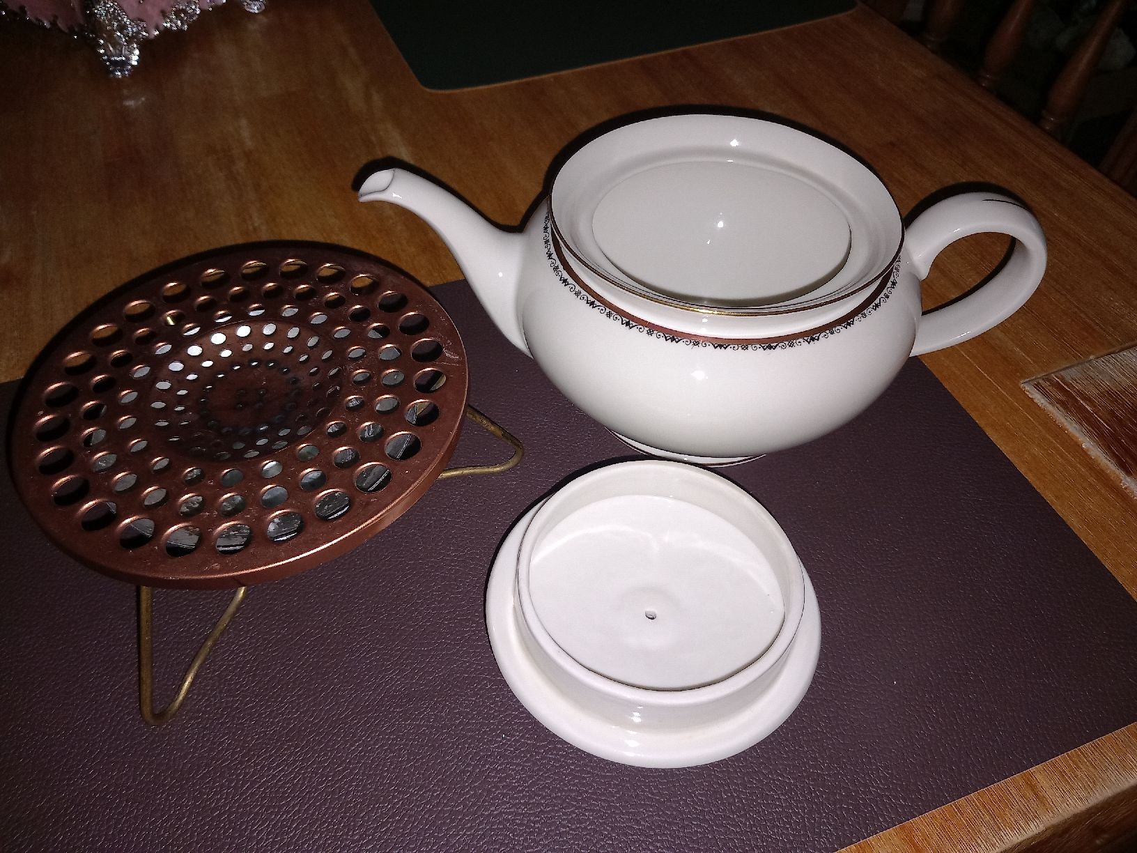 Teekannen: GARTEN TEA TIME: STÖVCHEN MIT TEEKANNE/ LANGENTHAL – Gebraucht aus Aegerten von gismolini 4