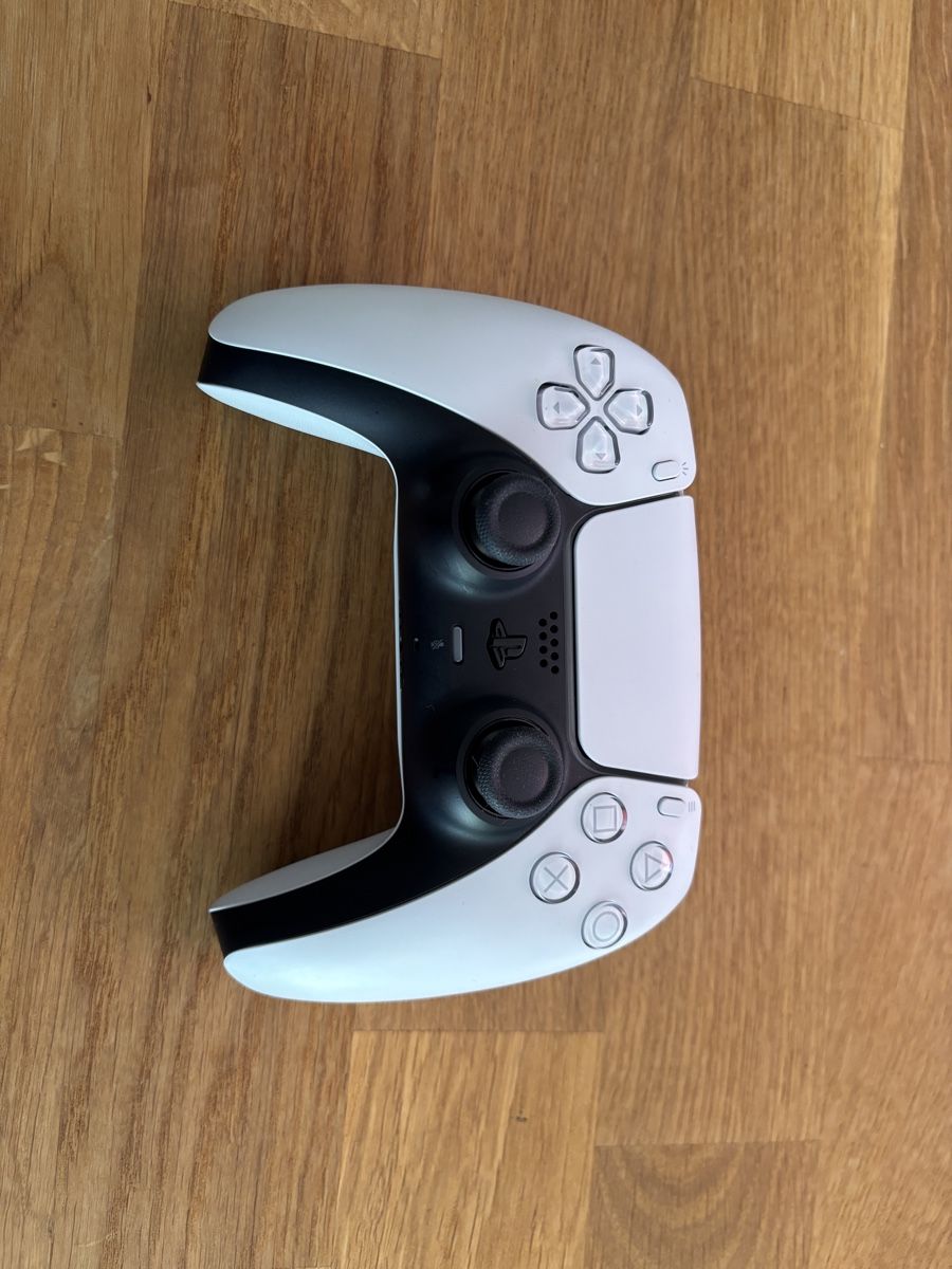 Sony Console: PS5 Disc Edition  – Usato da Langenthal venduto da _.anjaaaa 4