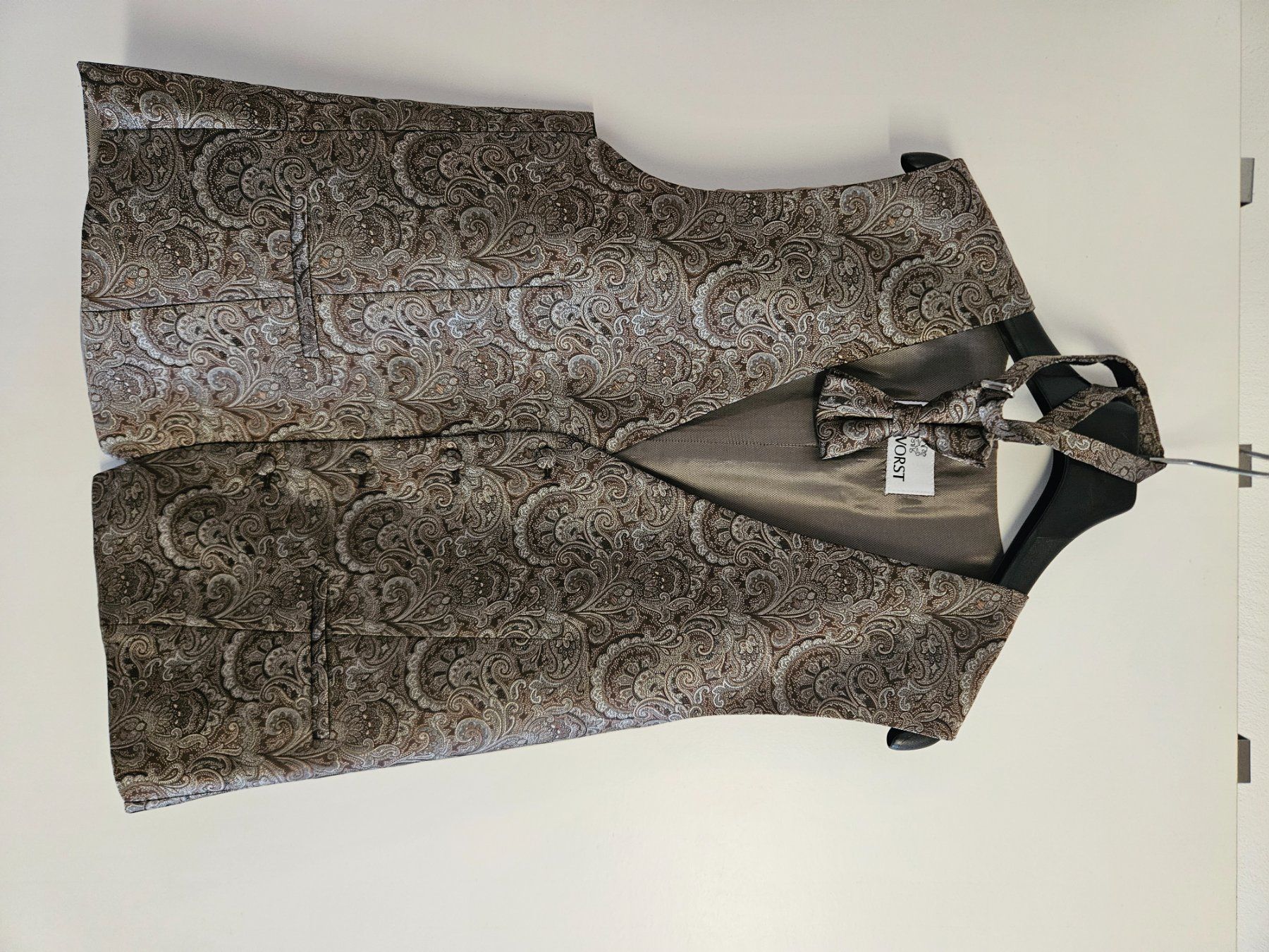 Gilet & Giacche: WILVORST Herrenweste Gr. 50 mit passender Fliege & Tuch – Nuovo (secondo la descrizione) da Weesen venduto da ChristianKeller1992 1