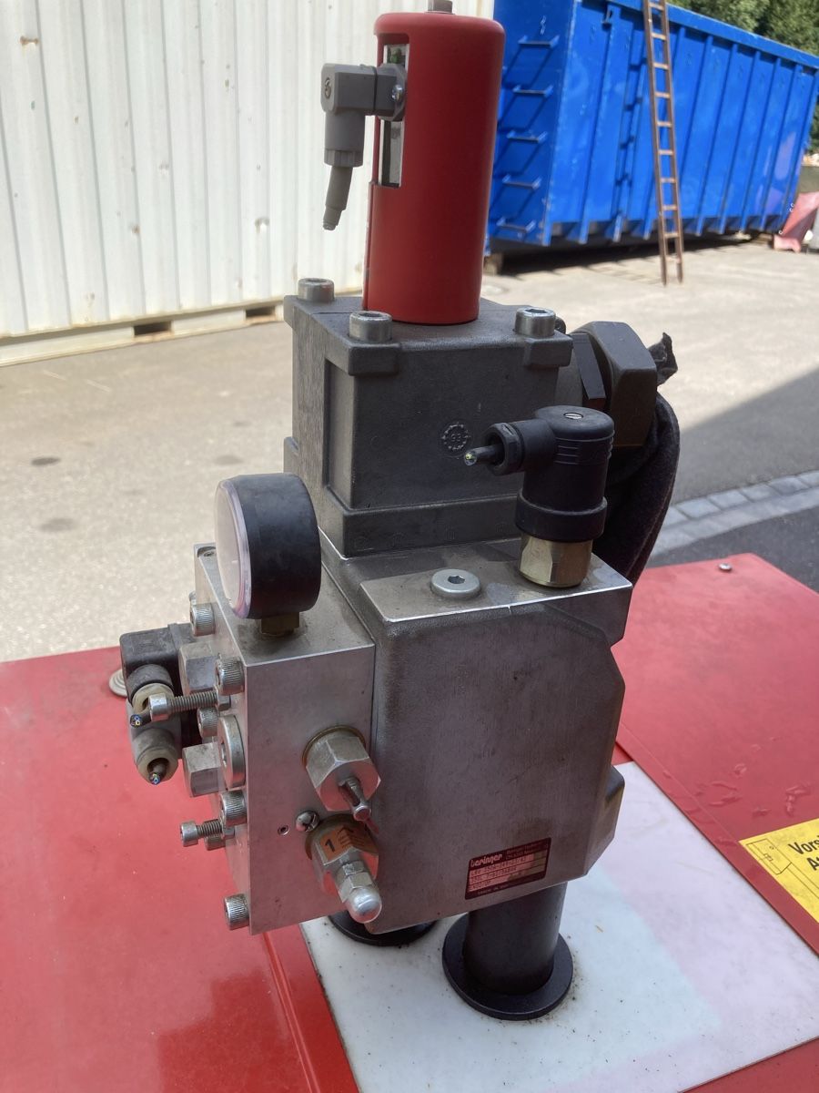 Accessori per altri veicoli: Hydrauliköl Tank mit pumpe  – Usato da Uerkheim venduto da Dealer-4813 4