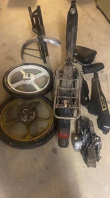 Parti ricambio per ciclomotori: Moteur Puch E50, cadre et pièces KTM – Usato da Lovens venduto da lexou71 2