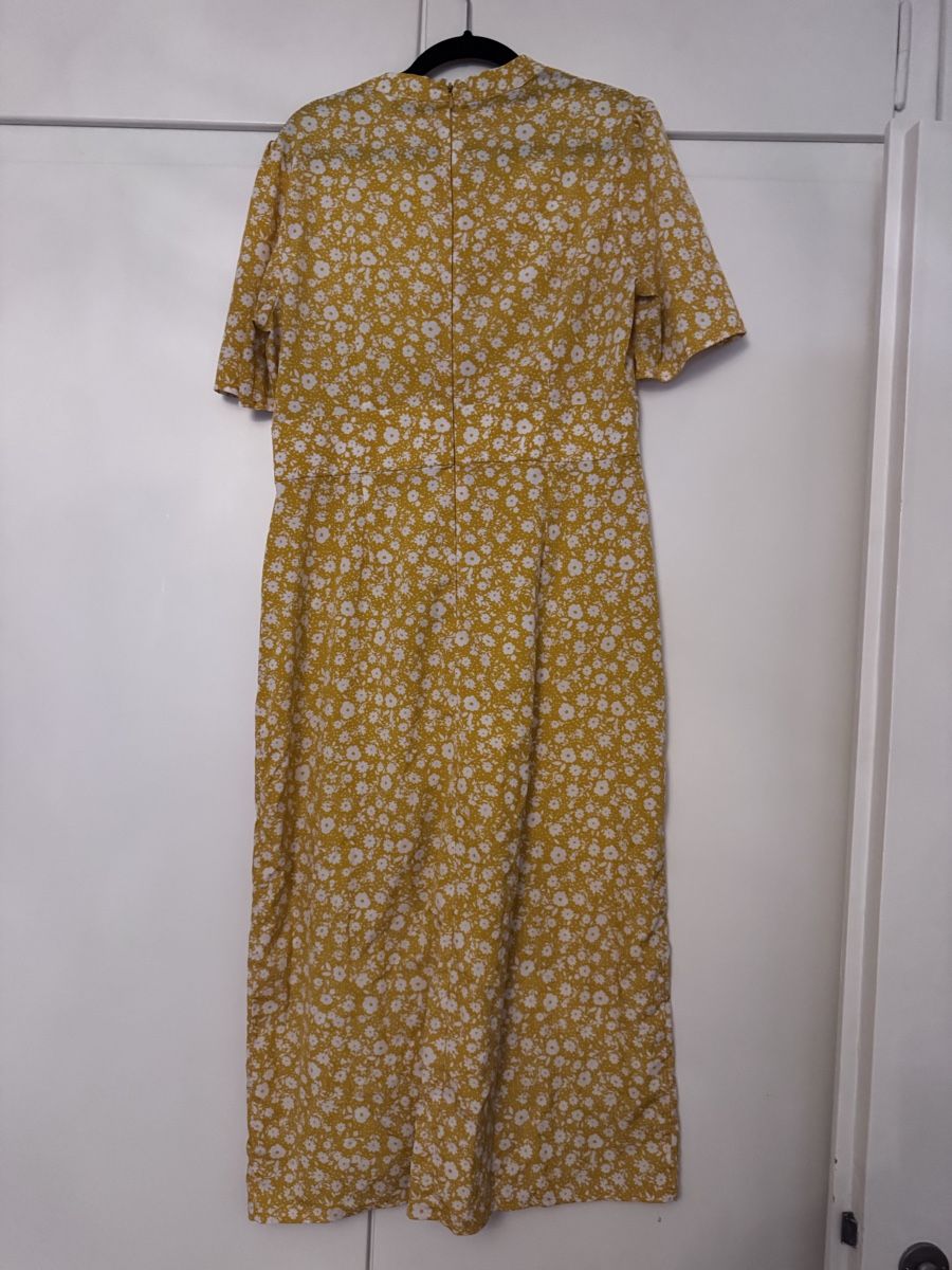 Asos Robes: Blumenkleid mit Knopfdetails – D'occasion à Zürich par sop_9fqf 3