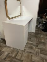 Schreibtisch weiss mit Schublade und Türe guter Zustand