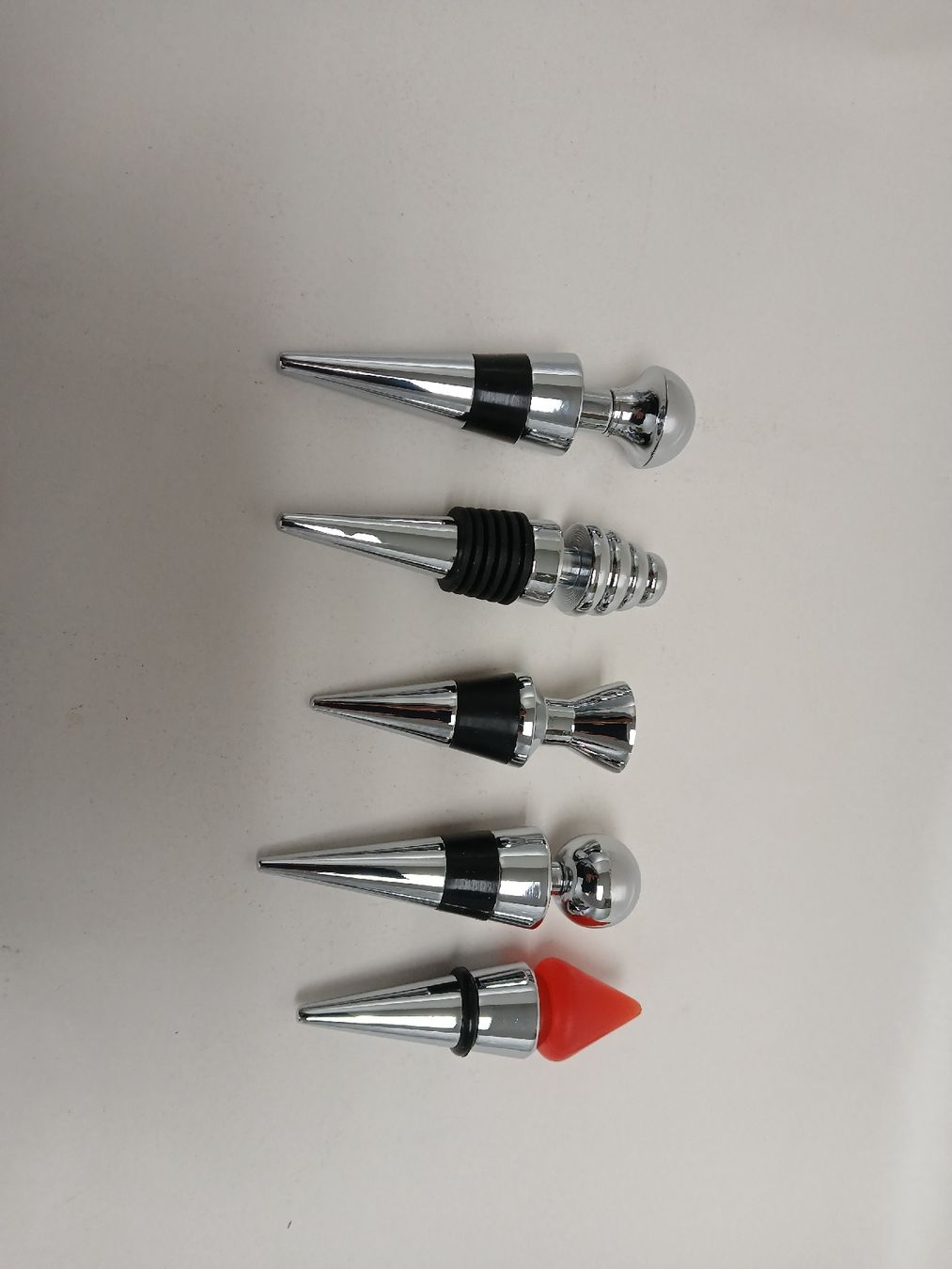 Apribottiglie & Tappi per chiusura: wine stoppers CHF 3 each - can send after Jan 5 – Nuovo e nell'imballaggio originale da Dübendorf venduto da rol_fm6d 1