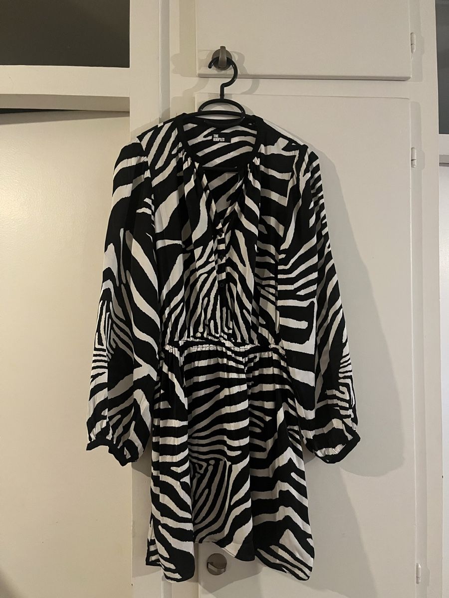 Kleider: The KOOPLES Robe imprimé zèbre taille S  – Gebraucht aus Genève von car_2n8m
