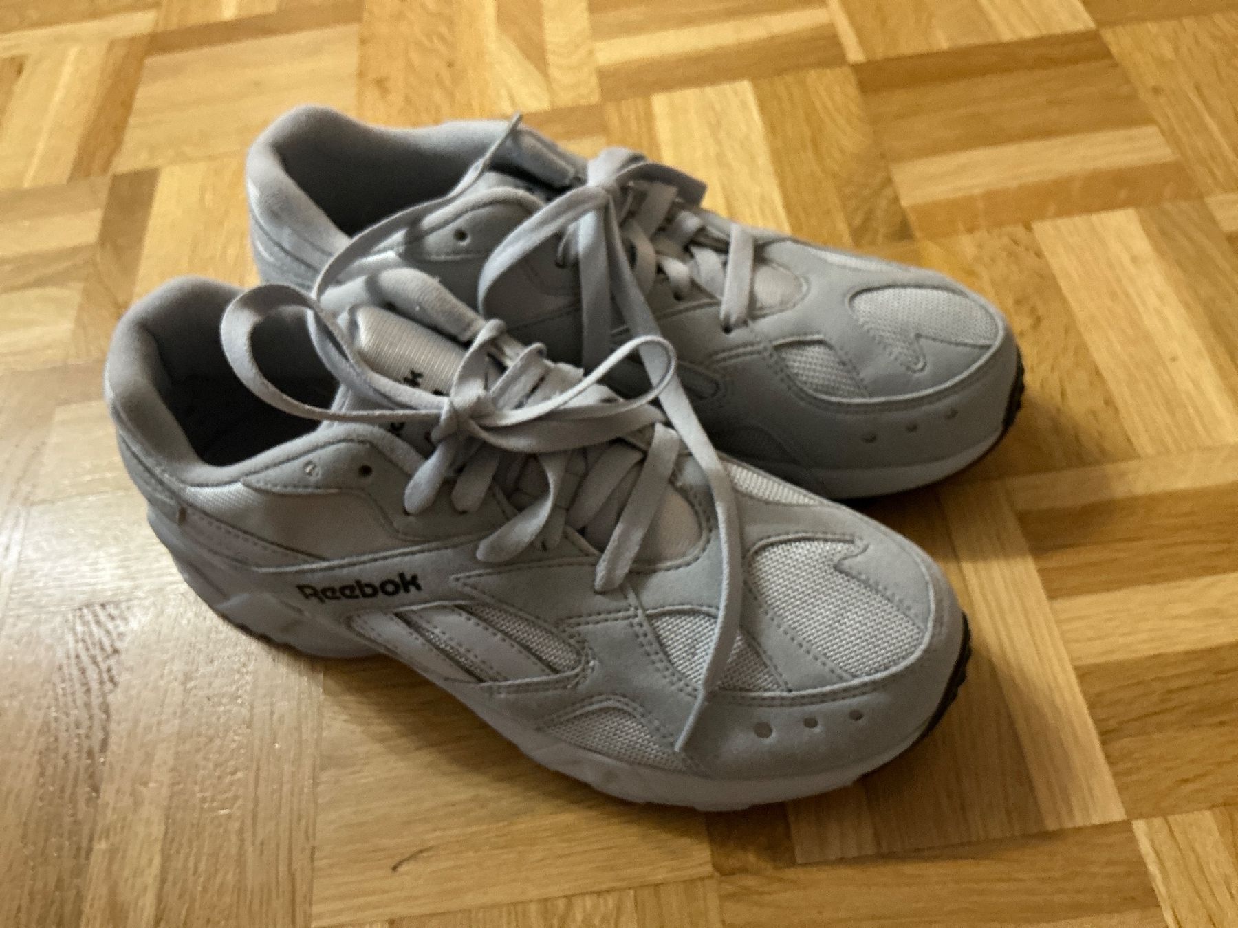 Scarpe da donna: Reebok neuves taille 39 grises – Nuovo (secondo la descrizione) da Biel/Bienne venduto da tatilene 2