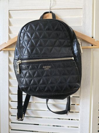 Guess Rucksack Schwarz Glänzend Top Zustand für den Sommer!