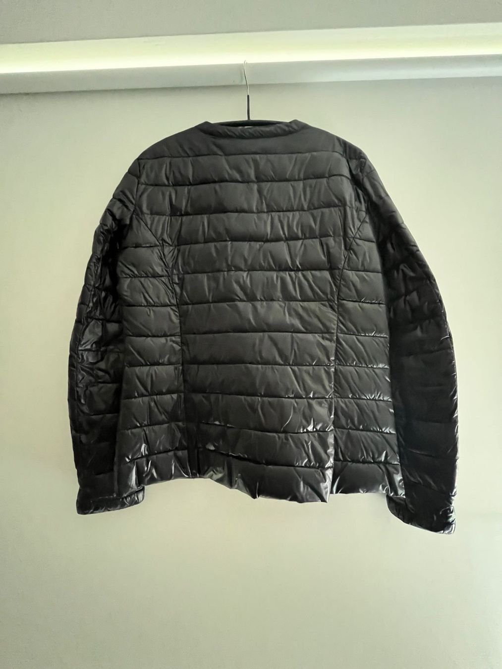 Vestes: doudoune noir brillant Benetton – D'occasion à Delémont par Kiki75 3