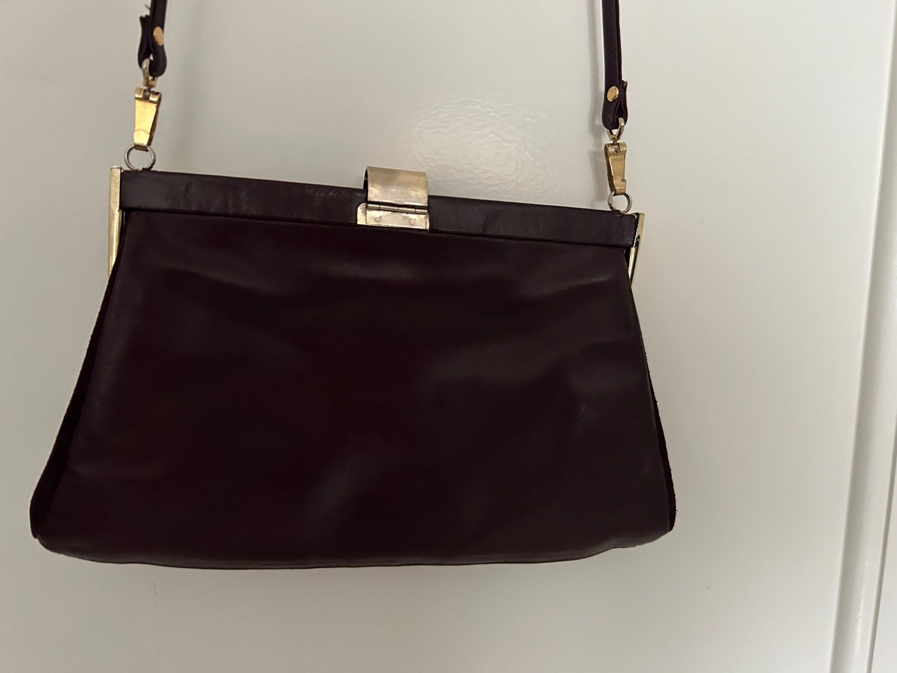 Borse da donna: Vintage Umhängetasche in Bordeaux – Usato da Rorschach venduto da LuciaTramp 3