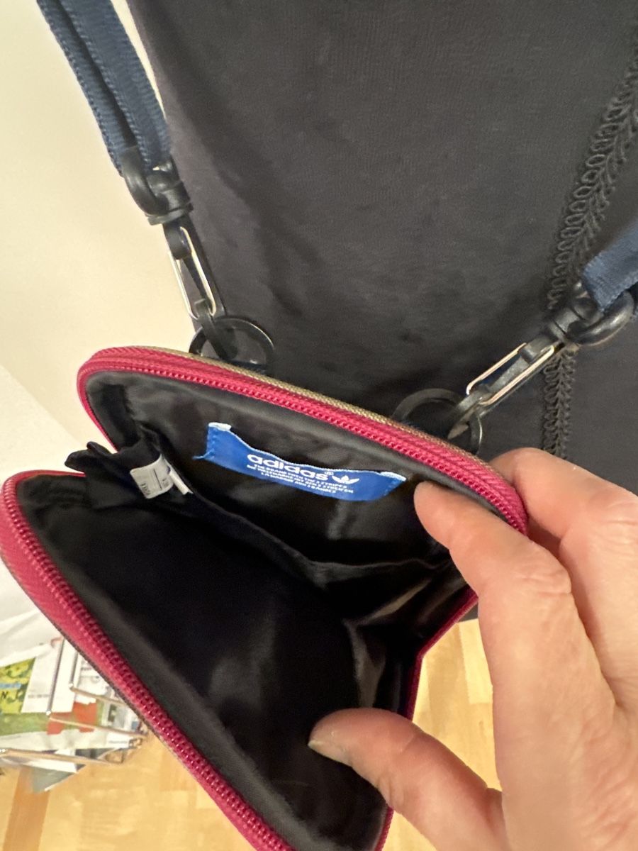 Adidas Taschen: Adidas Umhängetasche  Tasche klein – Gebraucht aus Oberweningen von Jogi2 2