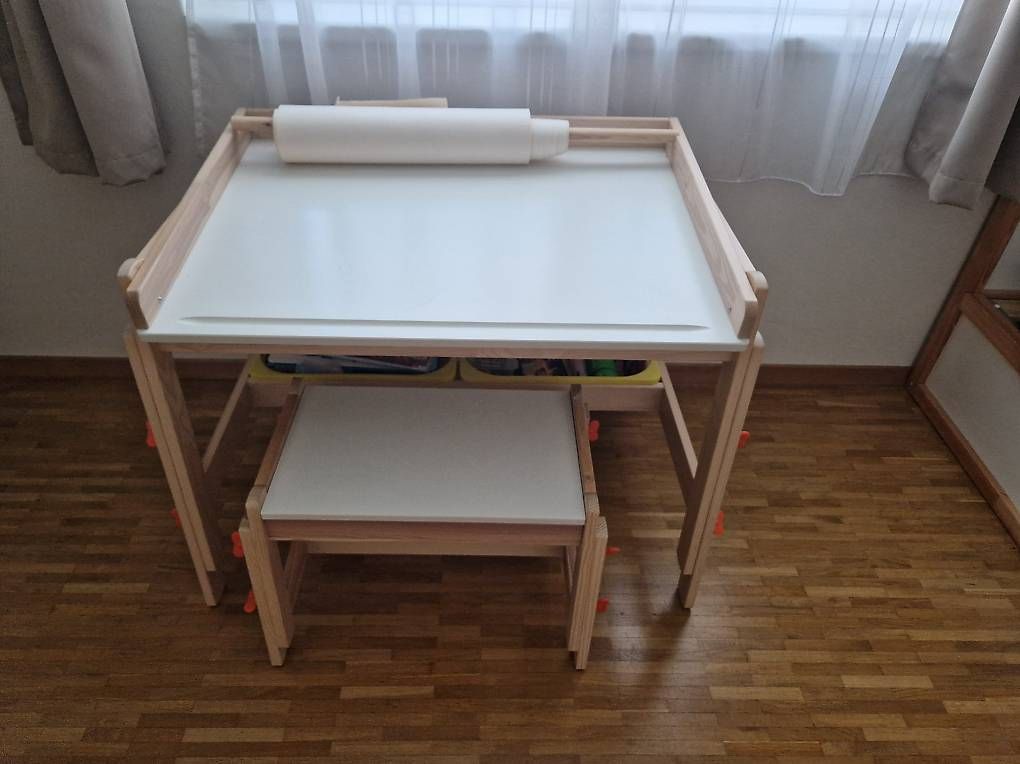 Ikea Scrivanie: Kinderpult von IKEA – Usato da Rapperswil SG venduto da dfc28