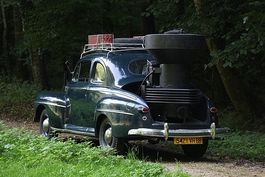 Ford V8 Super Deluxe mit Holzvergaser, Oldtimer Rarität