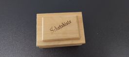 Schatzkiste Holz mit echten Edelsteinen und Beschreibung