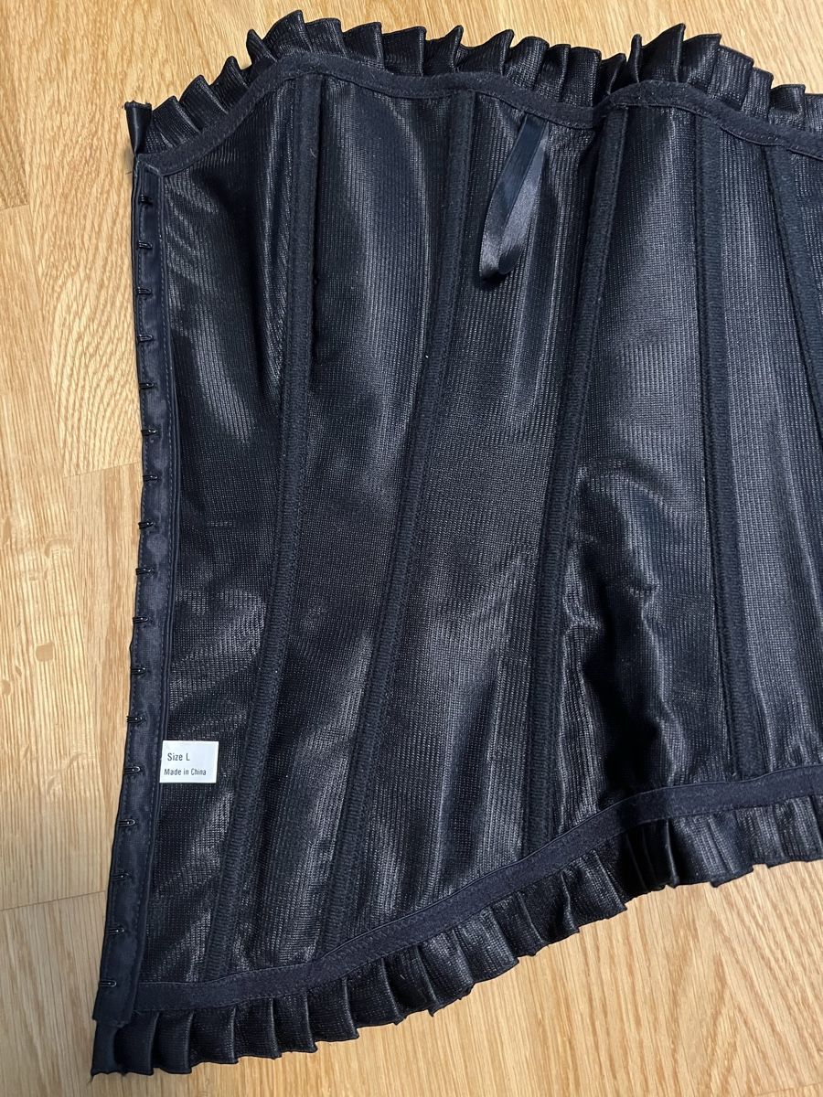 Altra biancheria intima: Schwarz Korsett mit Rüschen Gr. L – Usato da Winterthur venduto da mel_wy 3