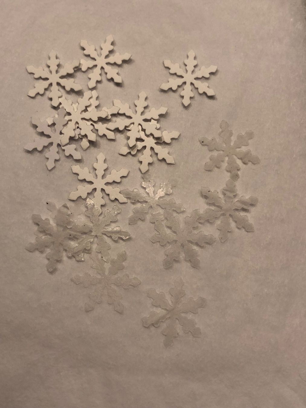 Carta: Streuteile Schneeflocken 16mm,div.Farben – Nuovo e nell'imballaggio originale da Pfäffikon ZH venduto da rue78