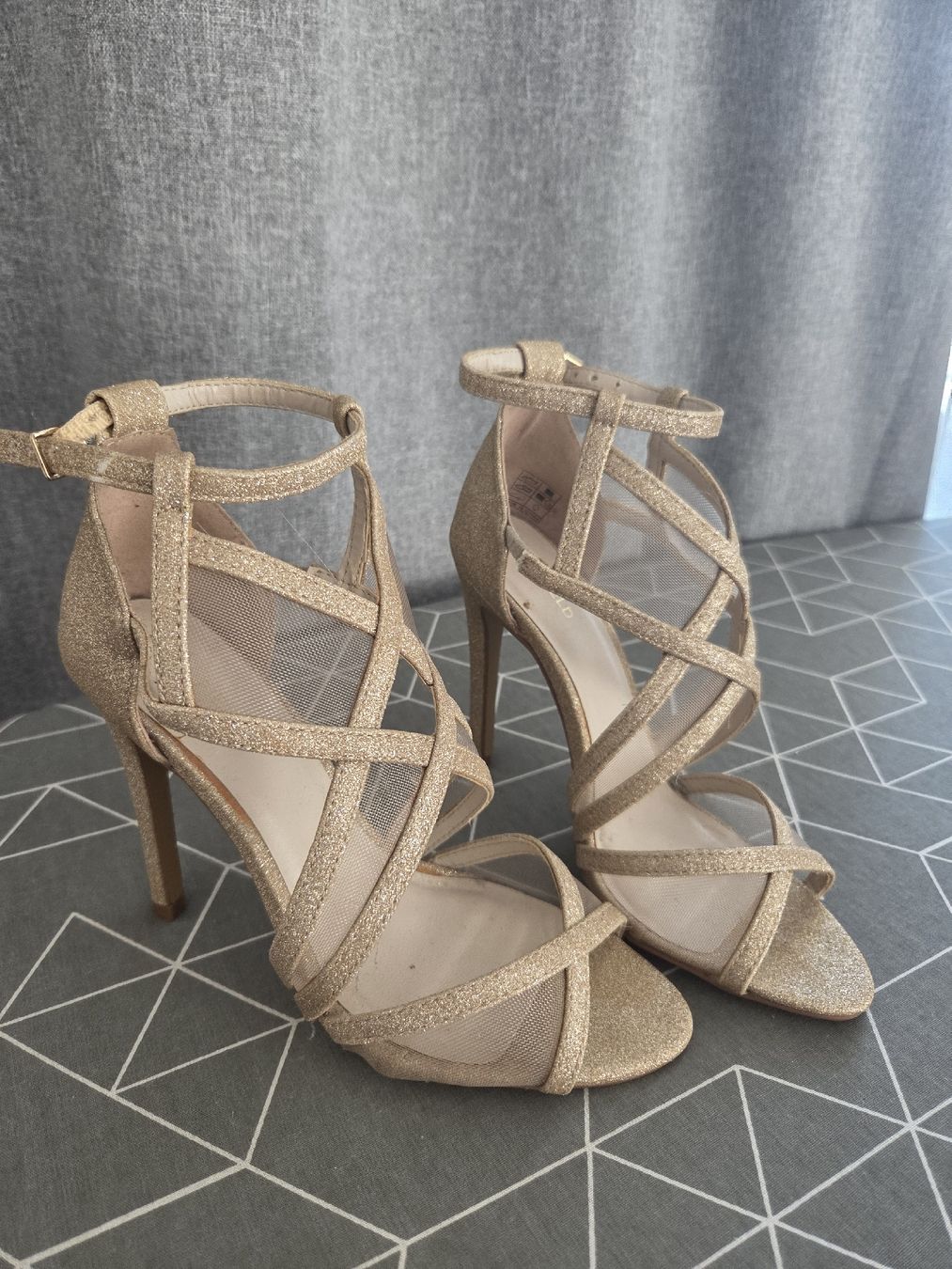 Damenschuhe: Damenschuhe Gold Grösse 37 – Gebraucht aus Alterswil FR von Agape07 1