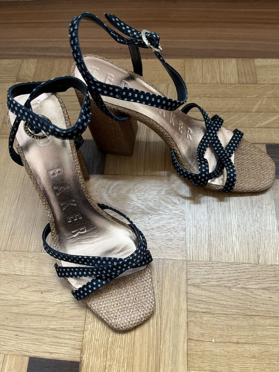 Ted Baker Scarpe da donna: Neue Ted Baker Sandalen – Nuovo e nell'imballaggio originale da Zug venduto da Se_wb5d