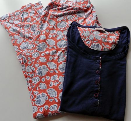 süsser Retro Pyjama  Gr. 40-42 *marine & feuerrot & Blumen