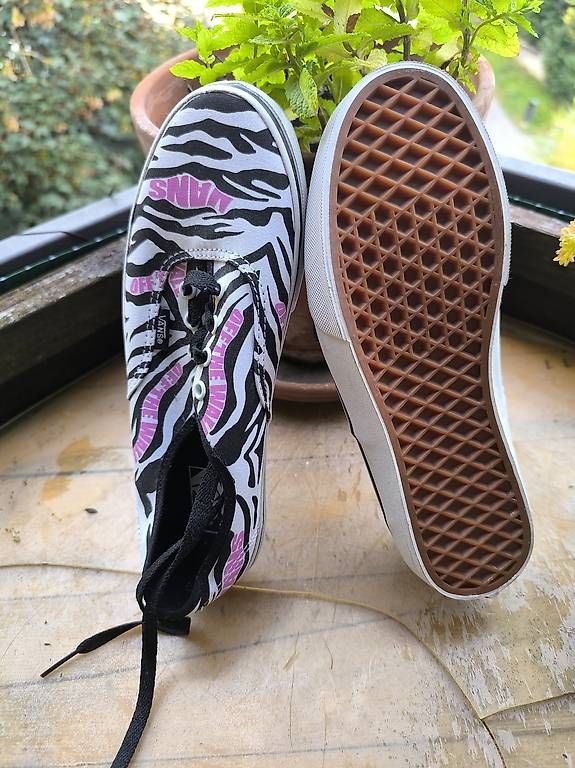 Scarpe da donna: Chaussure femme 40 Vans  – Usato da Estavayer-le-Lac venduto da cht_55s8 1