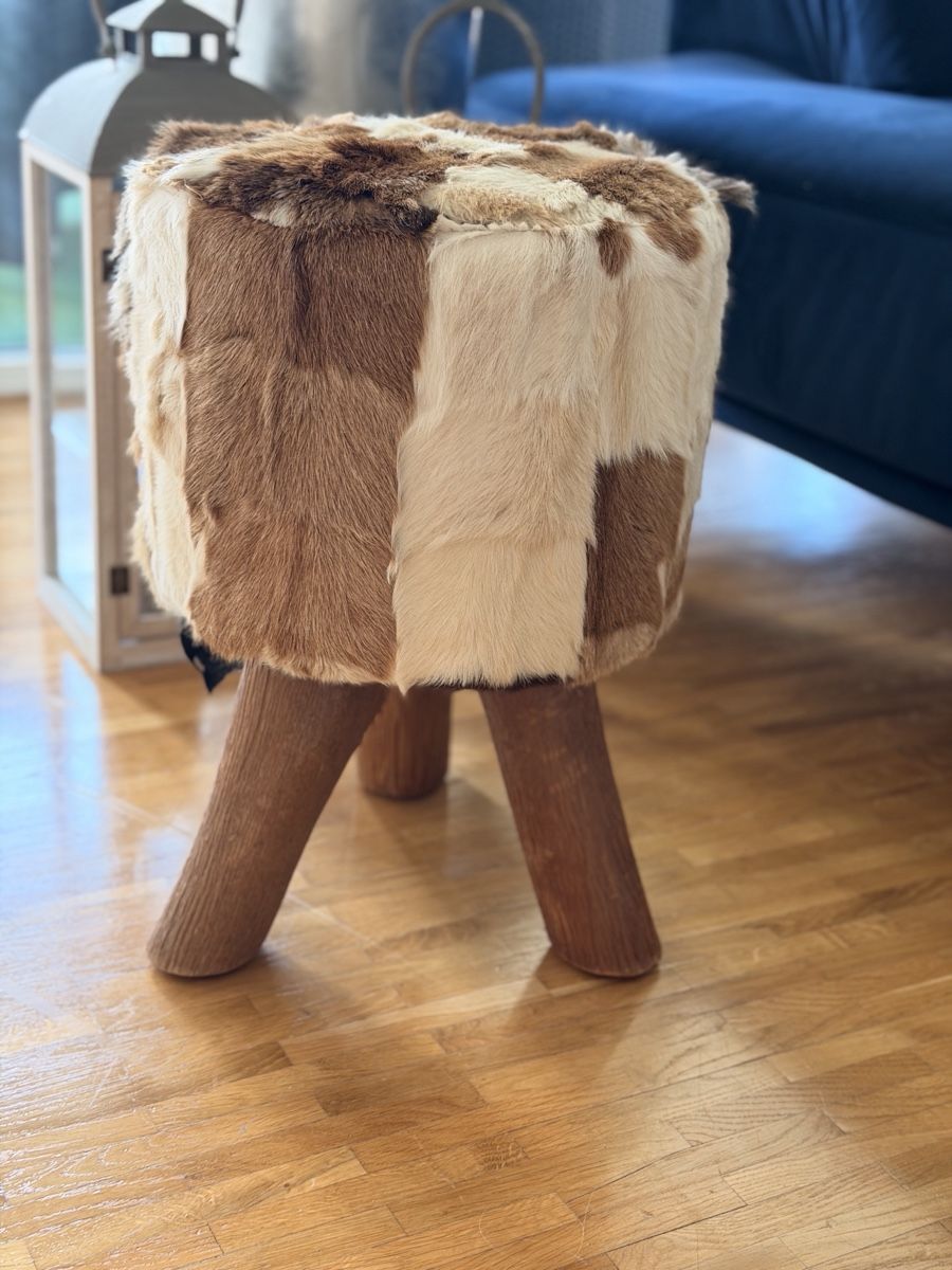 Sgabelli: Hocker Fell Patchwork braun/weiss Holzbeine – Usato da Zürich venduto da Gadgets2020 1