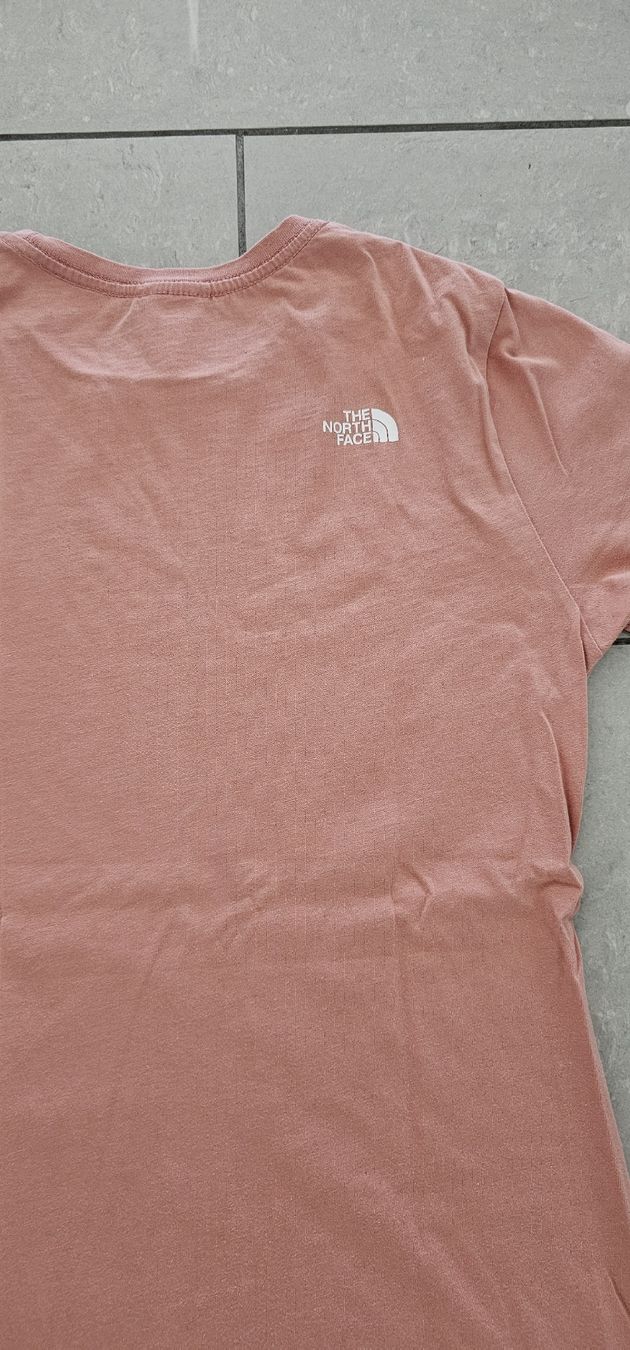 North Face T-shirt: t-shirt rosa North face – Usato da Gordola venduto da Alfacigno 3