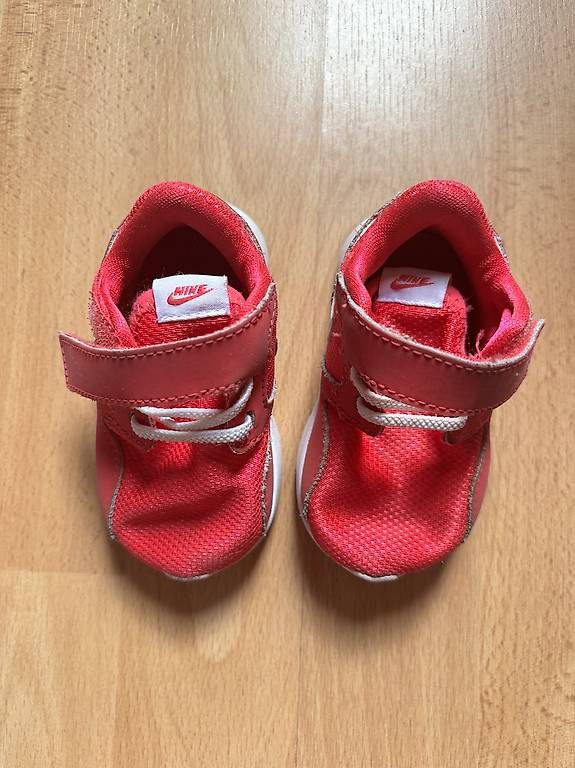 Nike Chaussures garçon: Nike Baby Sneakers – Neuf (Voir description) à Zürich par Tcolijn