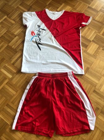 T-Shirt mit Hose,Gr. XXL und XL