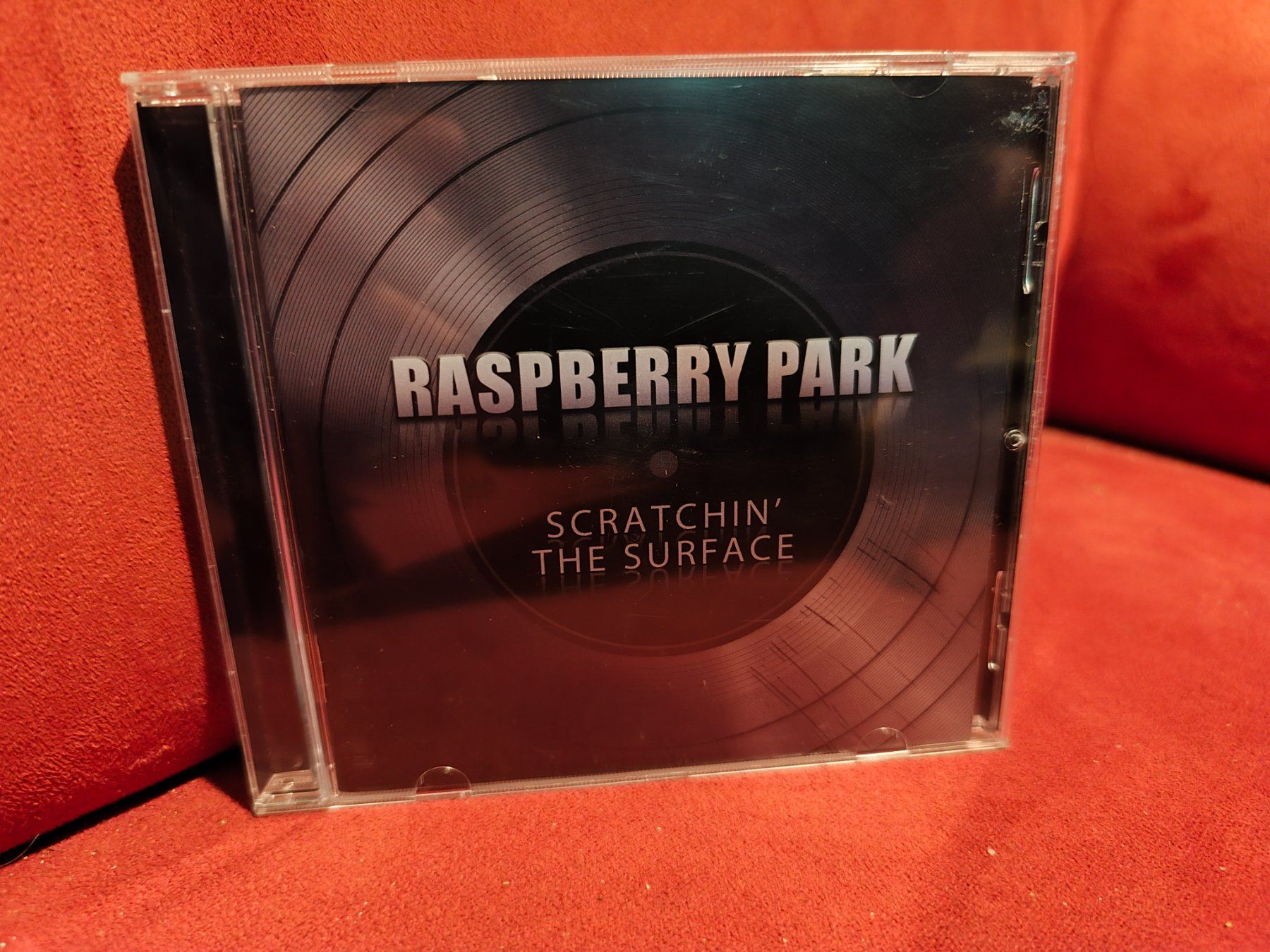 CD: Raspberry Park Scratchin' The Surface Hardrock CD – Usato da Zofingen venduto da noise123