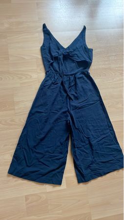 Elegante tuta blu scuro, perfetta per la primavera!