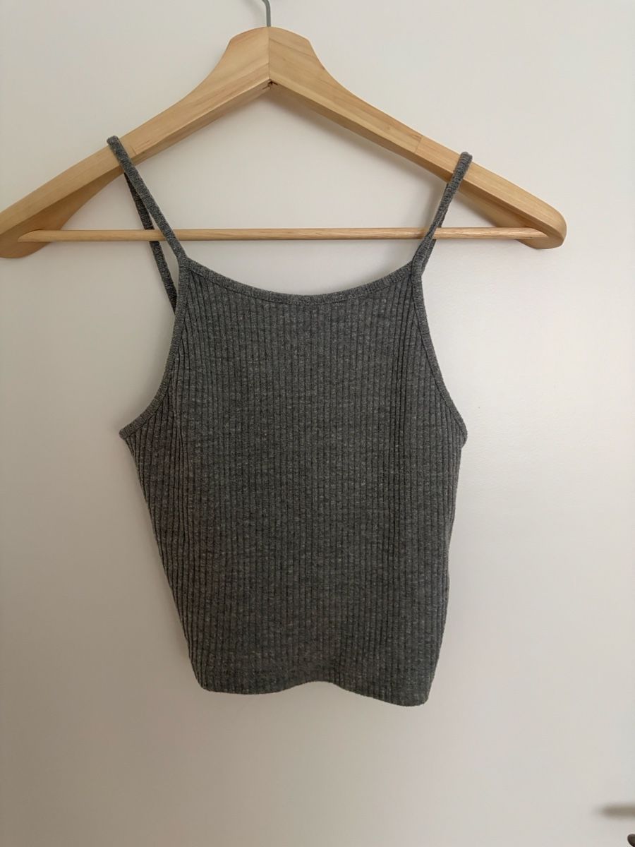 Brandy Melville Top: Grey Brandy Melville tank top  – Usato da Zürich venduto da cha_l8t5