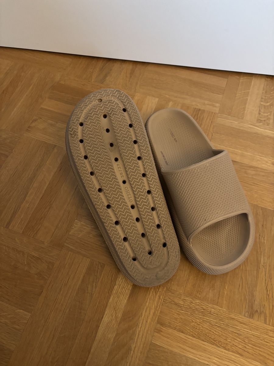 Scarpe da donna: Oysho Slides 38/39 – Usato da Zürich venduto da olgiolgi 2