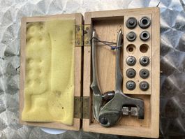 Uhrmacher Werkzeug in Holzbox gebraucht 