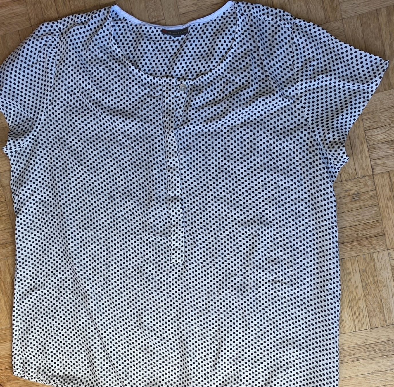 T-shirt: Chemise /Blouse/Tshirt – Usato da Yverdon-les-Bains venduto da van_dq65 4