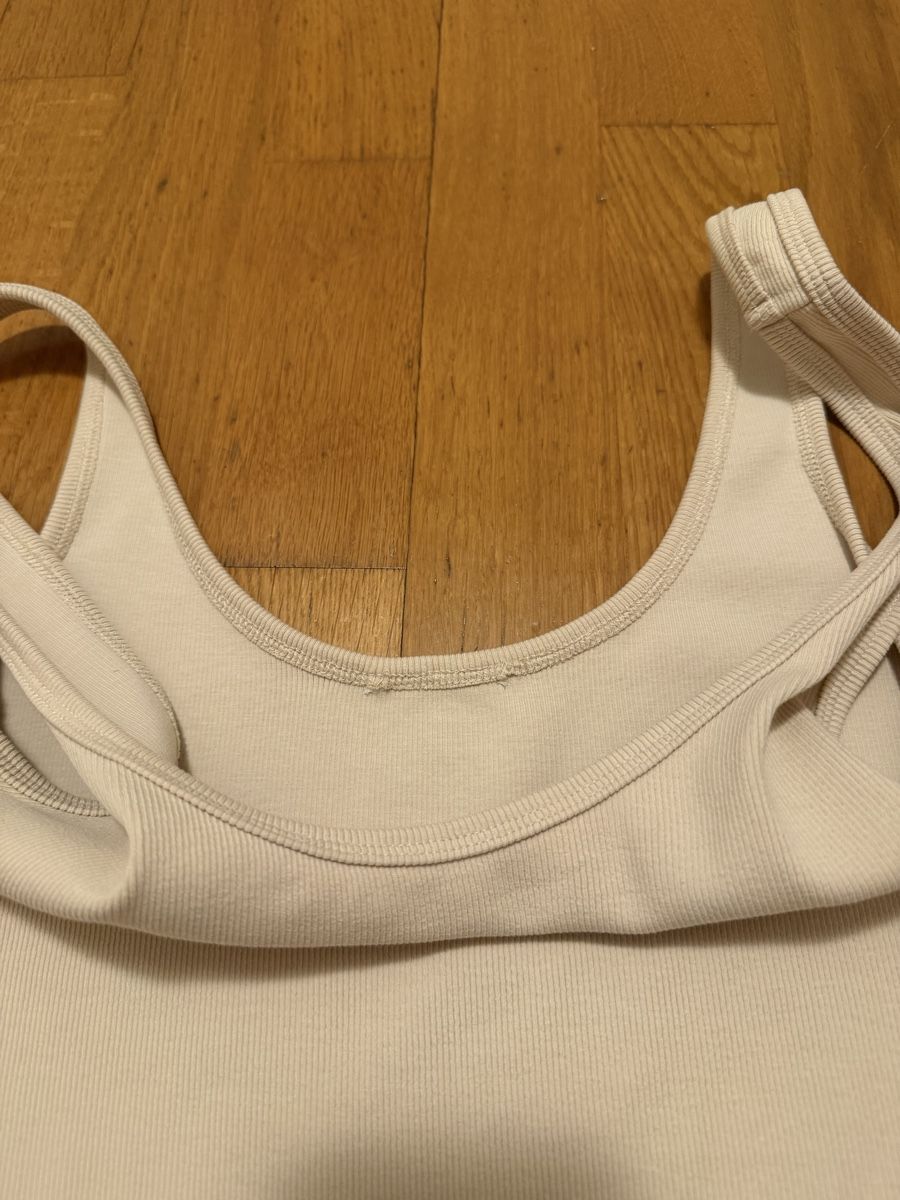 Zara Tops: Basic Top von Zara. Grösse S. Neu. Nie getragen.  – Neuf (Voir description) à Adliswil par StephanieAnnina 4