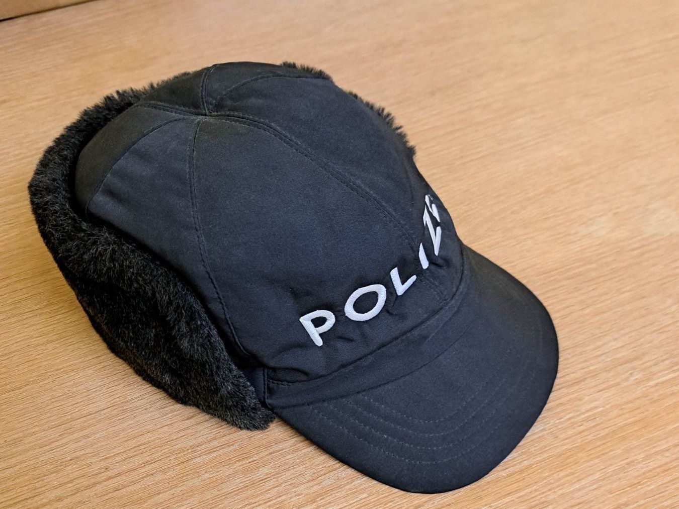 Chapeaux, bonnets & casquettes: Polizeimütze / Wintermütze – D'occasion à Bellikon par cebas23 1